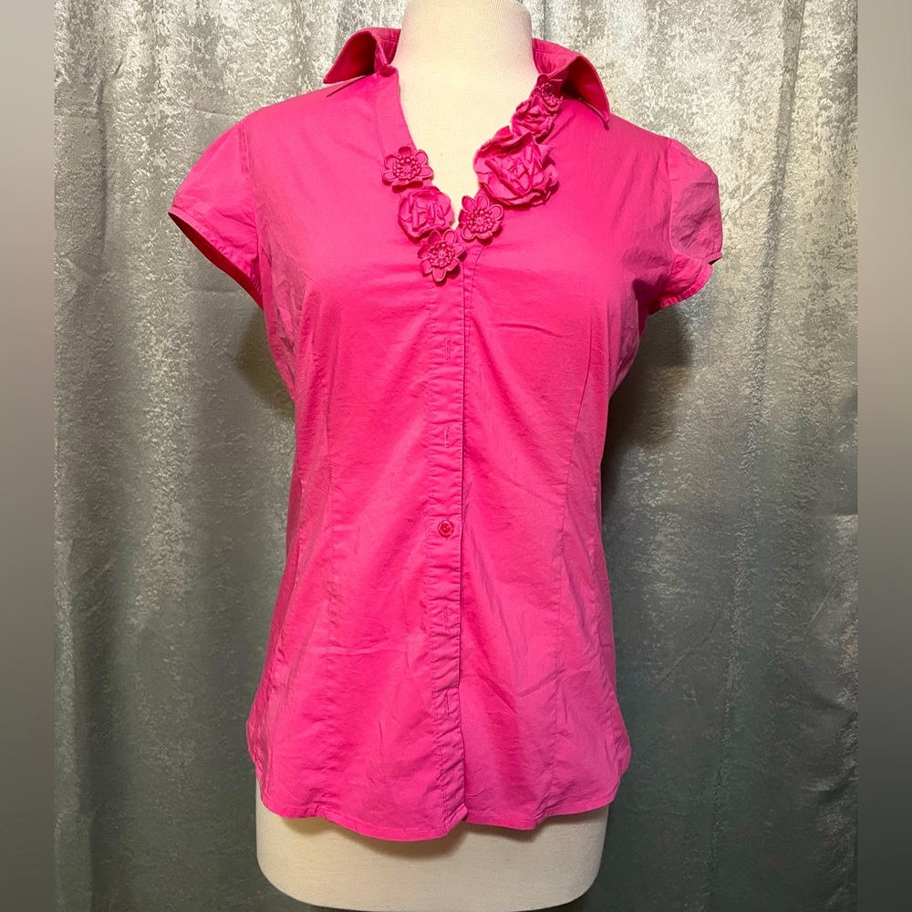 - NY&COMPANY Short Sleeve Button Up, Size Medium.
